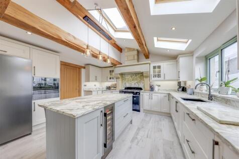 Stunning Kitchen / Dining
