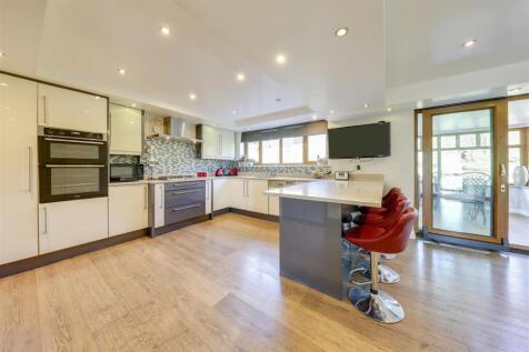 Breakfast Kitchen / Dining