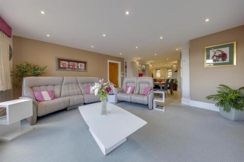 Lounge Area Alt