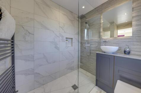 En Suite Shower Alt
