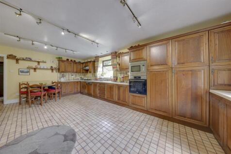 Kitchen / Dining