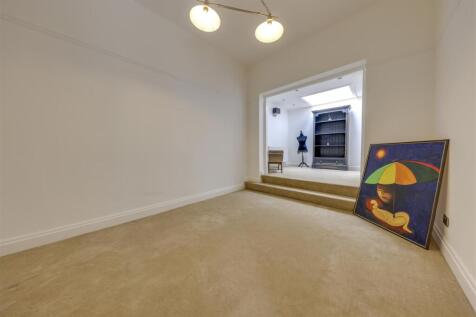 2nd Lounge / Bed 5
