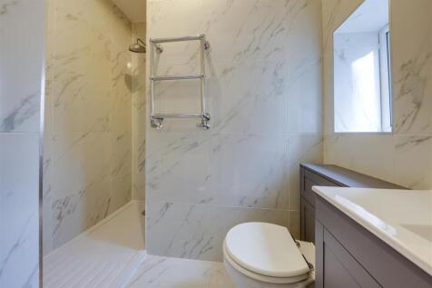 En Suite Shower Alt