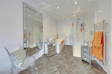 En Suite Bathroom