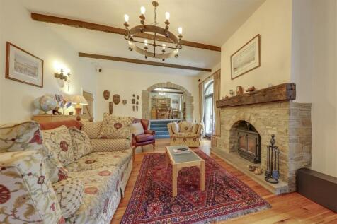 Lounge with Feature Fire