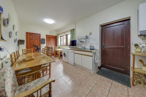 Annexe Kitchen / Dining