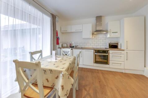 Kitchen / Dining