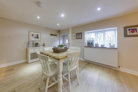 Annexe Dining.