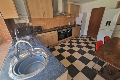 492_3 Kitchen.jpg