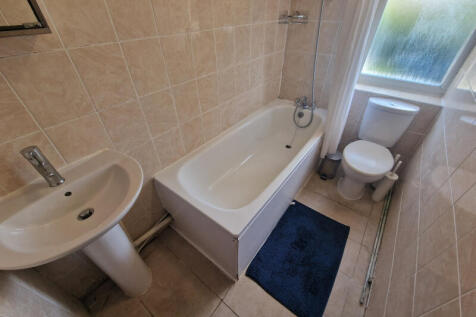 492_5 First Floor Bathroom.jpg