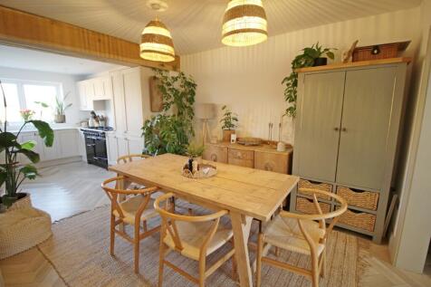 dining to kitchen