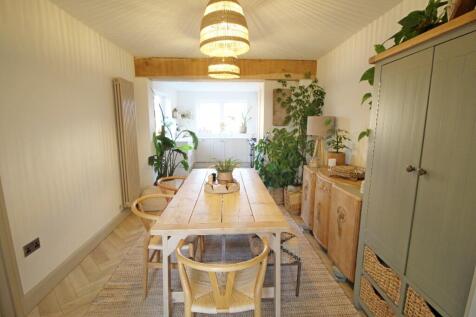 dining to kitchen