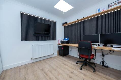 Bedroom/Home Office
