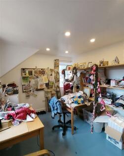 craft room bed4.jpg