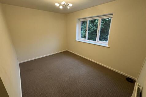 MAIN BEDROOM NEW.jpg
