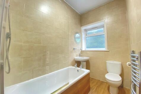 bathroom 63 bunley road.jpg