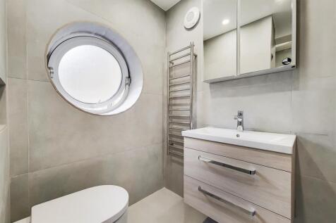 10_Shower Room-0.jpg
