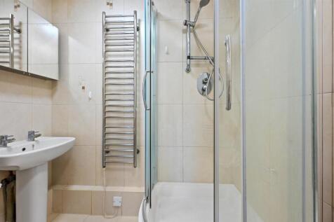FG - 316 Addison House - Shower Room3 (1).jpg