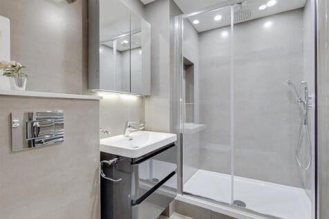13_Bathroom-0.jpg