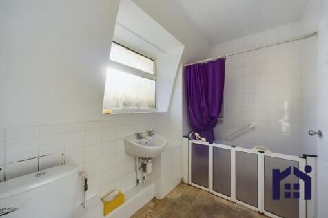 Bathroom first floor