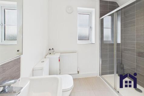 En suite to bedroom two