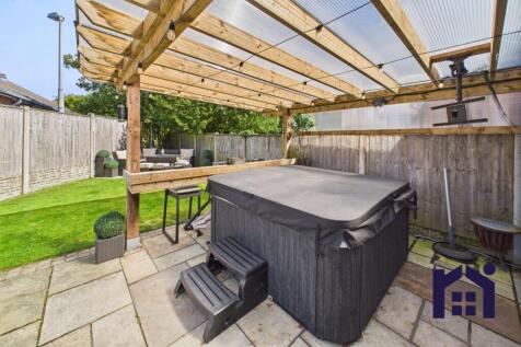 Pergola &amp; bar