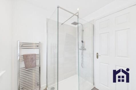 En suite to master