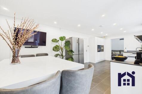 Dining kitchen