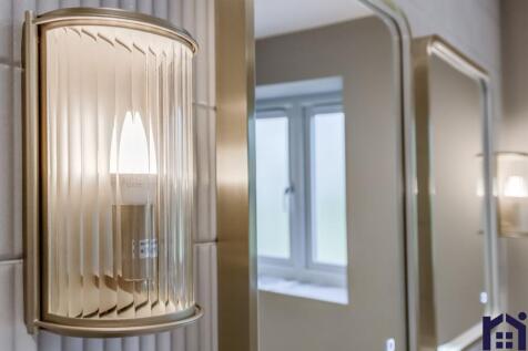 En suite to master