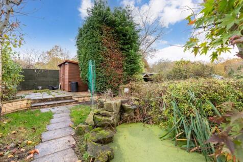 19 Goldenball Lan...