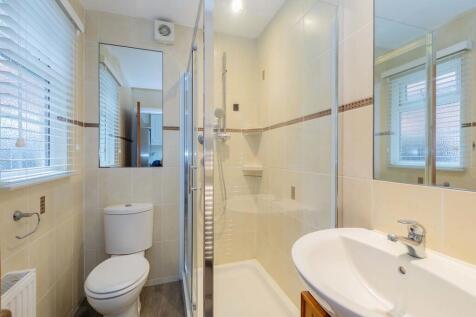 19 Goldenball Lan...