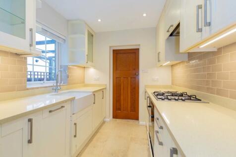 19 Goldenball Lan...