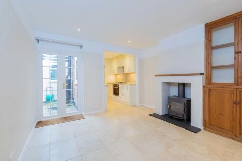 19 Goldenball Lan...