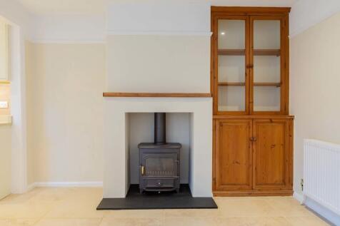 19 Goldenball Lan...