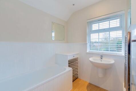 19 Goldenball Lan...