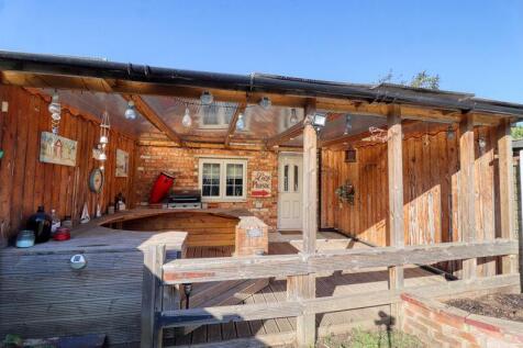 Decking/Bar