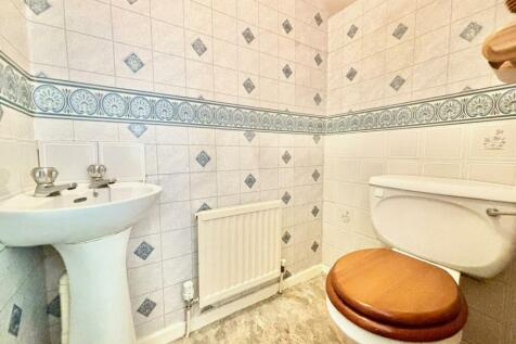 TOILET.jpg