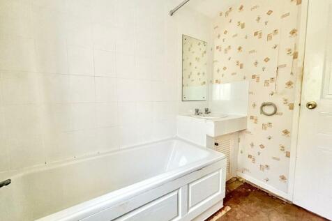 BATHROOM 2.jpg