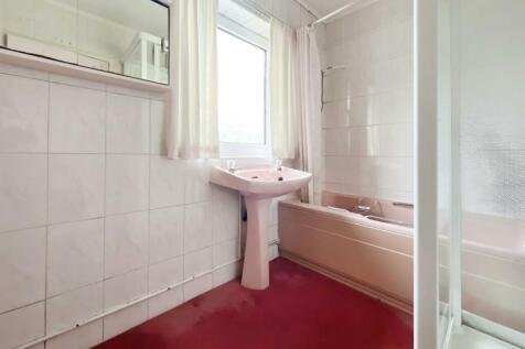 3eec58d7-bathroom 202.jpg