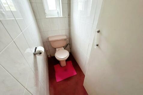 578205c0-toilet.jpg