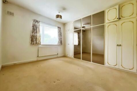 576759c9-bedroom 202.jpg