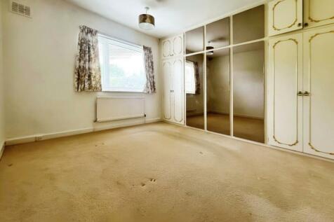 d03e1677-bedroom.jpg
