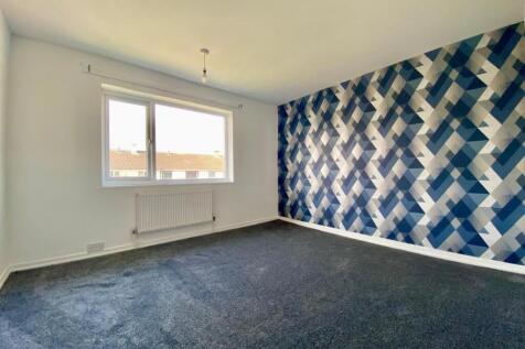Bedroom 1 .JPG