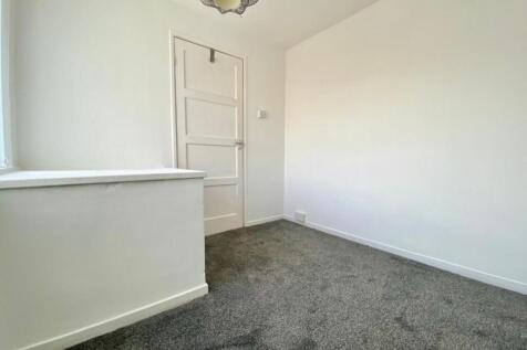 Bedroom 3 .JPG