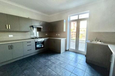 kitchen 2.JPG