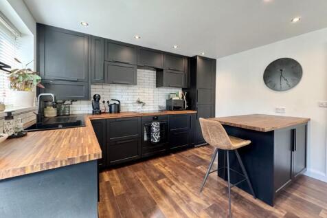 Kitchen 2 .jpg