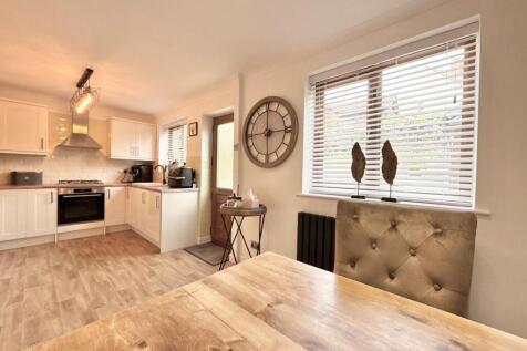 cemetery Road Jump dining kitchen.jpg