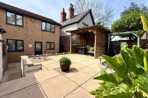 cemetery road rear garden 3.jpg
