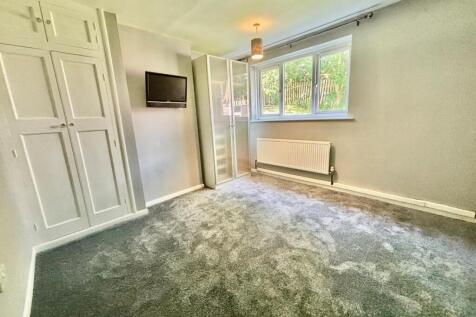71 Greenwood Bedroom 1.jpg