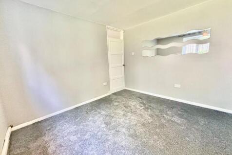 71 Greenwood Bedroom.jpg